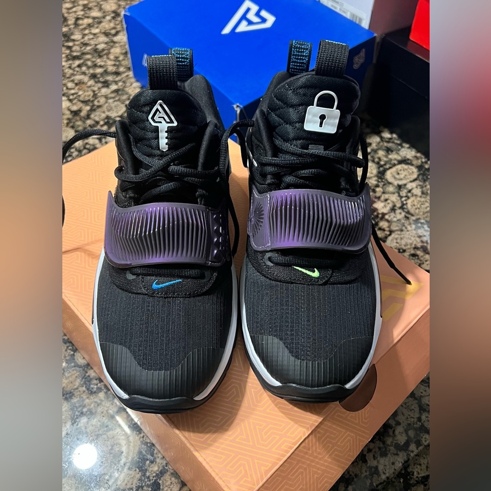 Nike Freaks - Picture 2 of 4